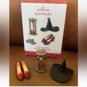 Hallmark Keepsake Christmas
2013 Wizard Of Oz Out Of Time In Oz Set Of 3